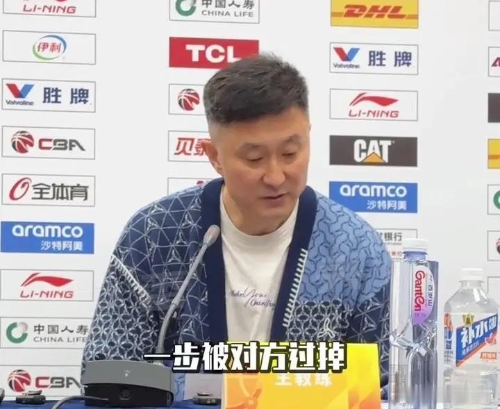 广东惨遭北控廖三宁绝杀，遭遇两连败，看看杜峰怎么说：“我们防守端不够优秀，很多一