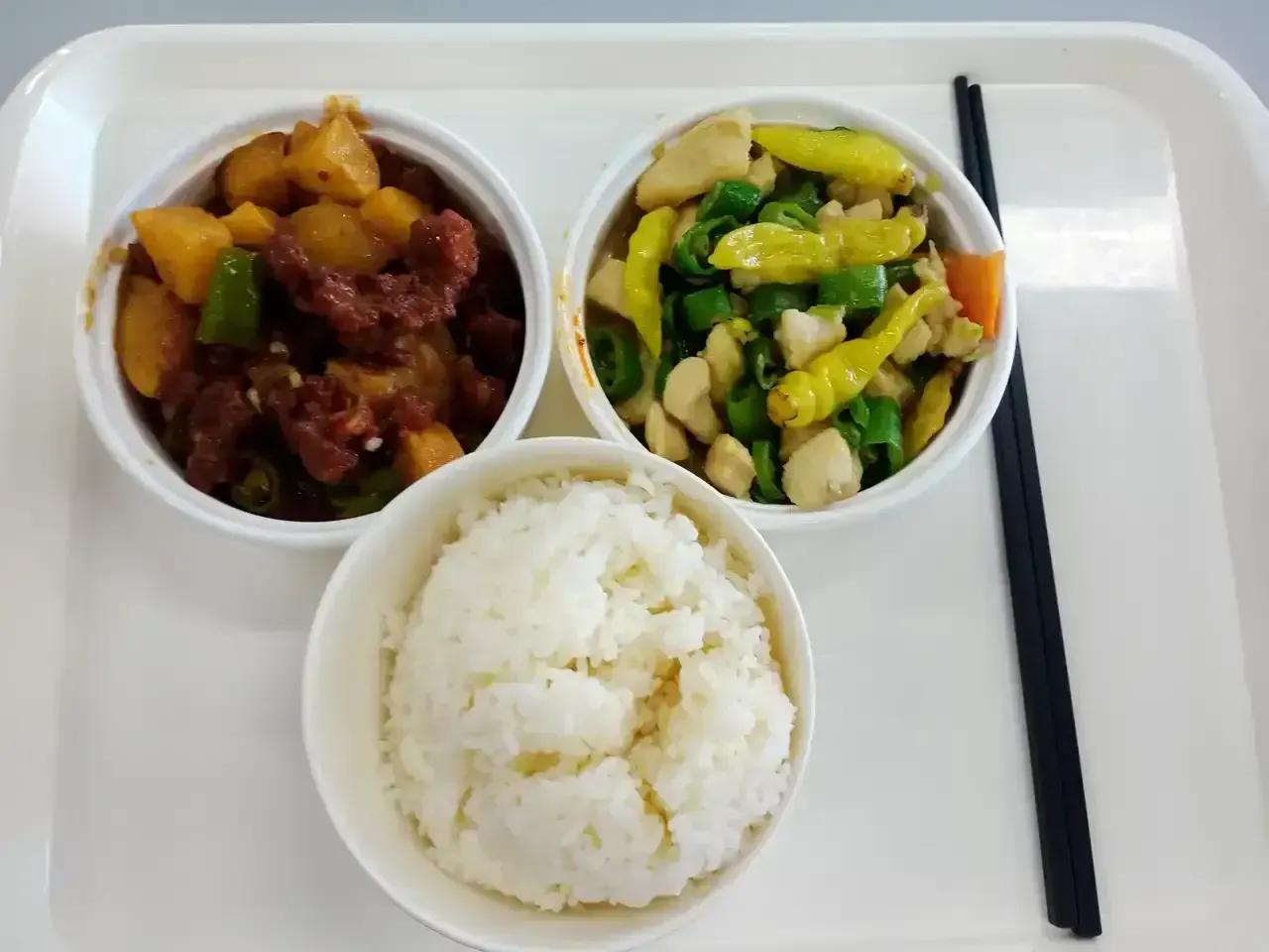 宁德时代厦门基地开始招聘了，没工作有意向的可以聊聊哦，说实话厦门基地真不错，比宁