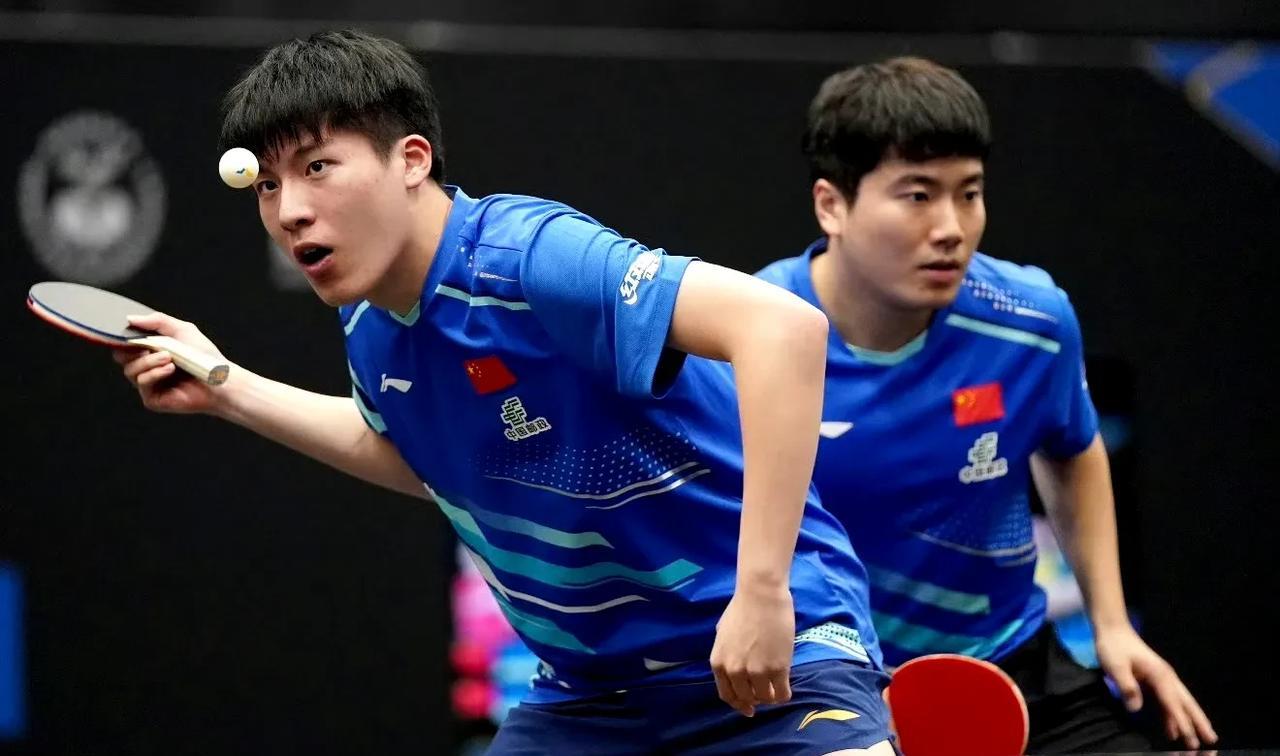 梁靖崑/温瑞博3-2晋级，赢下台林组合。今天梁山博组合开局就连下二局，对手可是