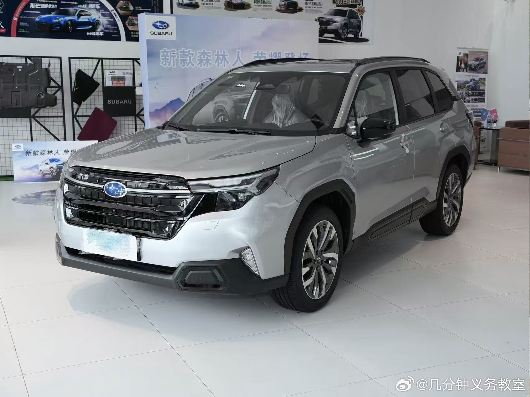 银色和深灰，你们觉得我选哪个好一点