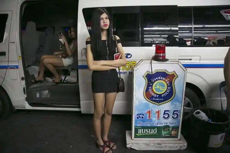 泰国真是太损了！美军五千官兵在航母上憋了200多天，终于要上岸休整了，可人还没到