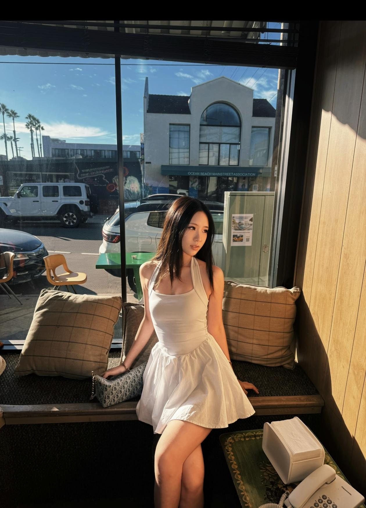 小S大女儿有一种东南亚女孩儿的感觉，最近刷到她晒的加州海边留学照，整个人松弛感直