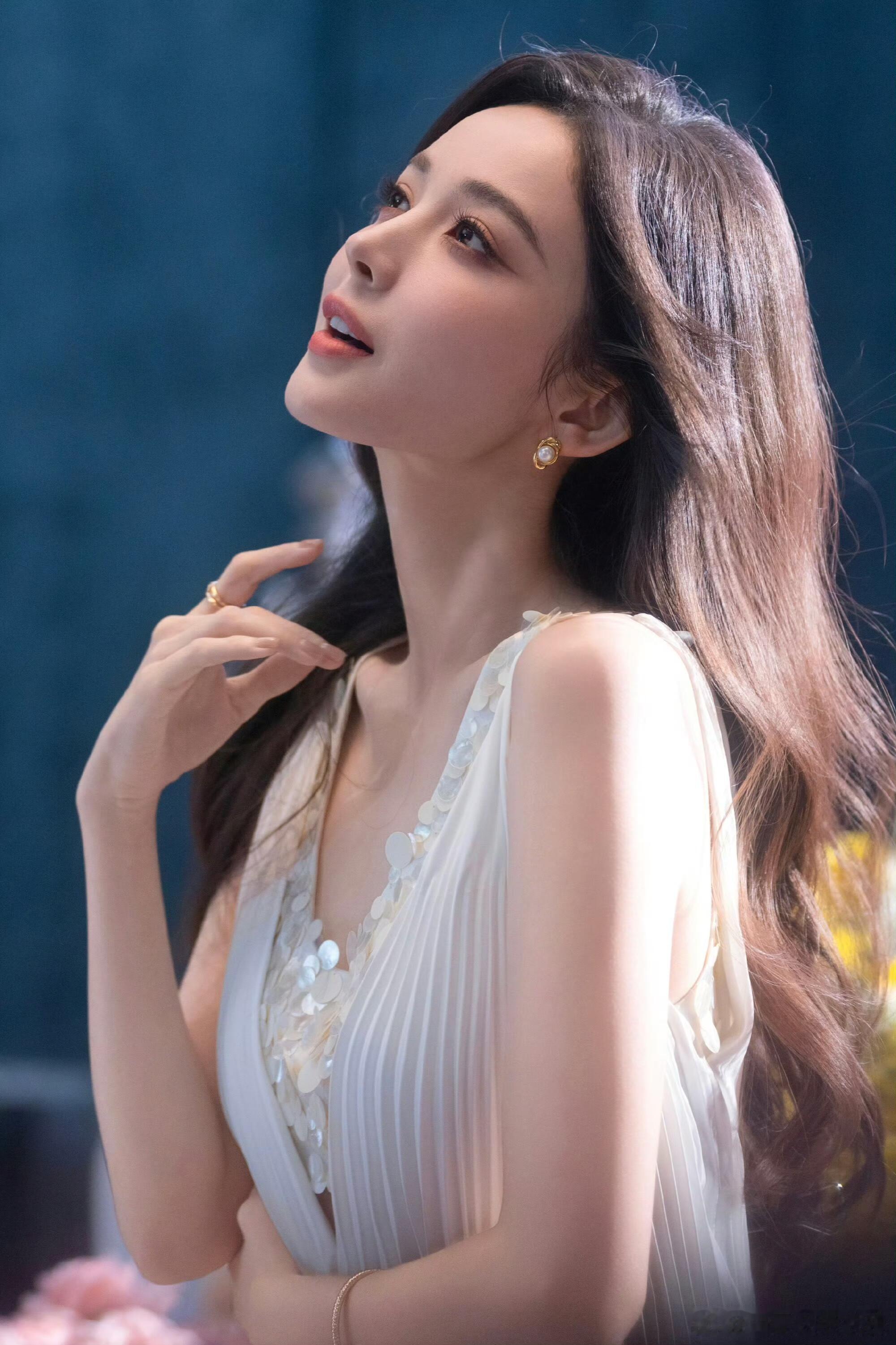 娜扎这张脸免检