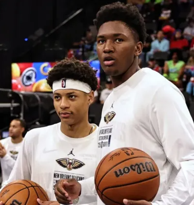 鹈鹕预计会在2026年NBA选秀前寻求获得一个首轮选秀签的机会。目前鹈鹕并不持