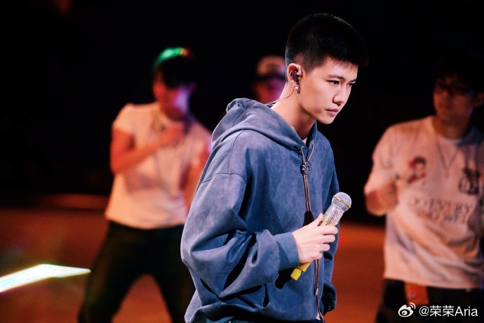 任嘉伦，是内娱少见的“六边形战士”——演戏、唱跳、体育、时尚、综艺、情感共鸣，全