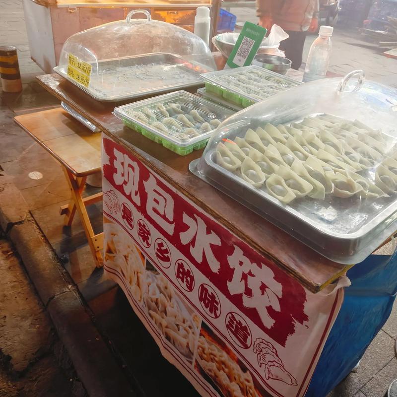 朋友开了10多年的饭店，就在前几天，贴出了吉房出租，宣布关门了！不知道是钱