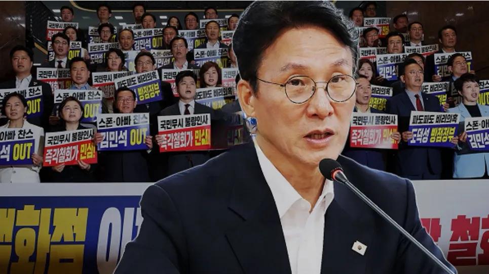 国民力量对金民锡步步紧逼，压根没有善罢甘休的意思？民主党党鞭金炳基都看不下去