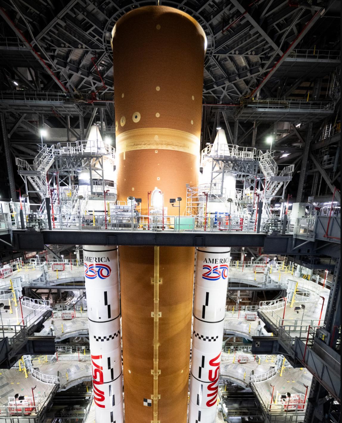 NASA的ArtemisII阿尔忒弥斯二号使用的SLS（太空发射系统）火箭