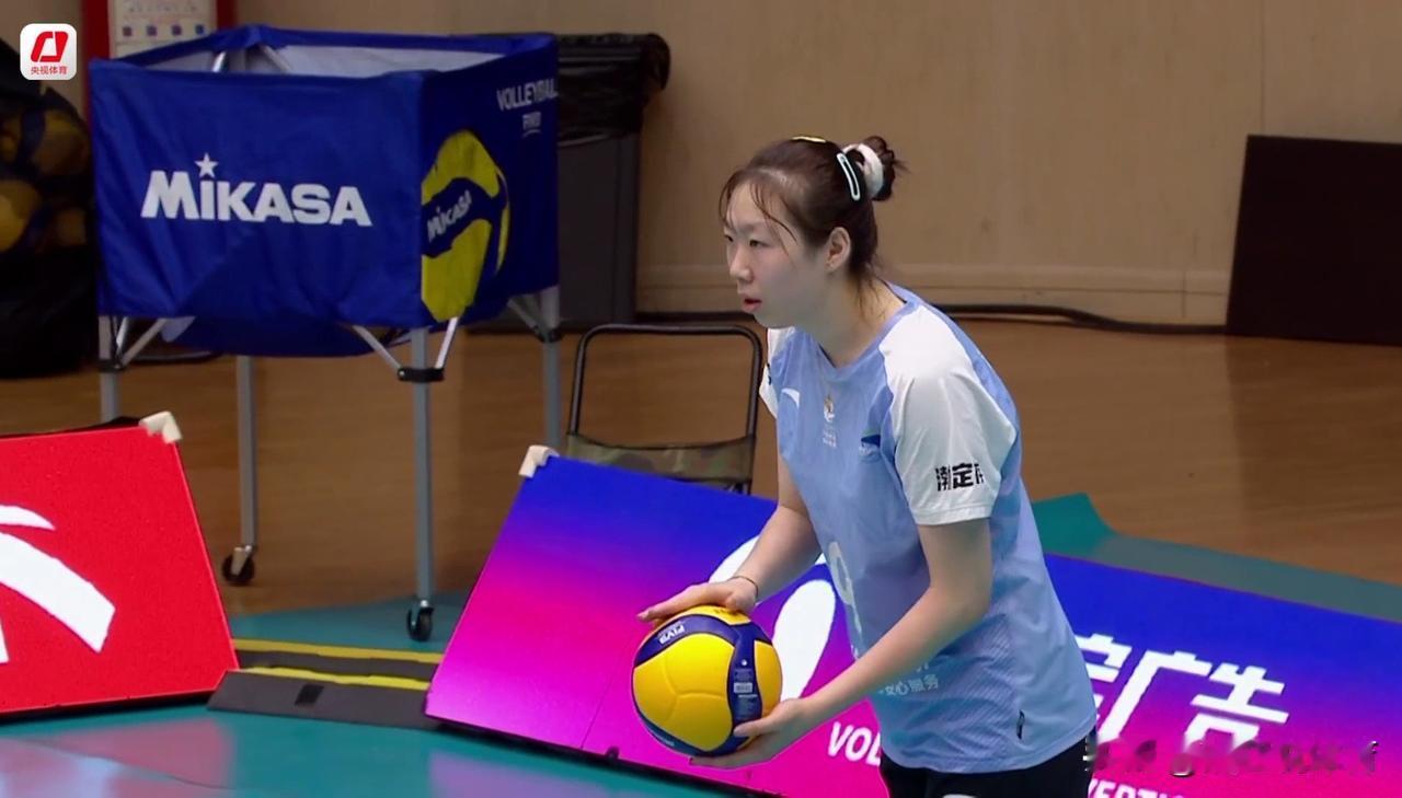 天津女排用人结构非常不合理，主教练陈方可能没“实权”。天津女排如果是选用陈馨彤留