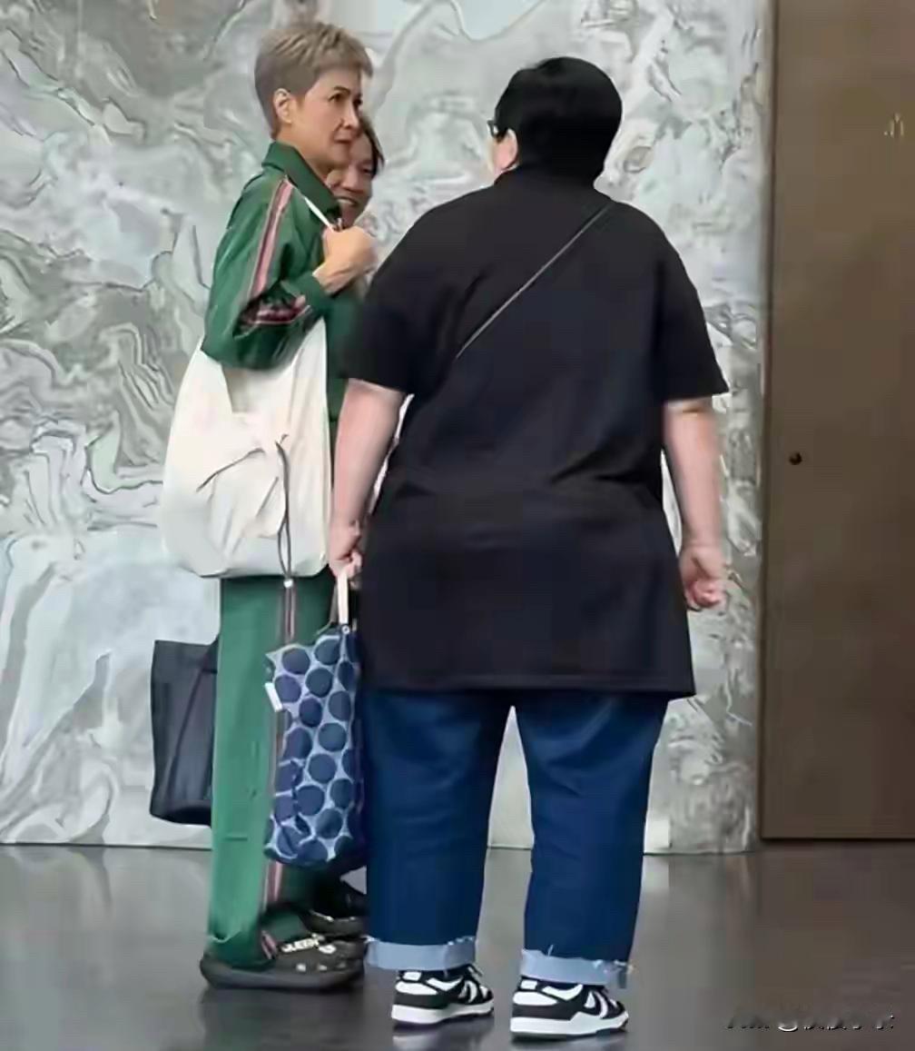 邵美琪那可是天生的美人胚子啊，就像老天爷精心雕琢的艺术品似的。您瞧瞧现在那些医美