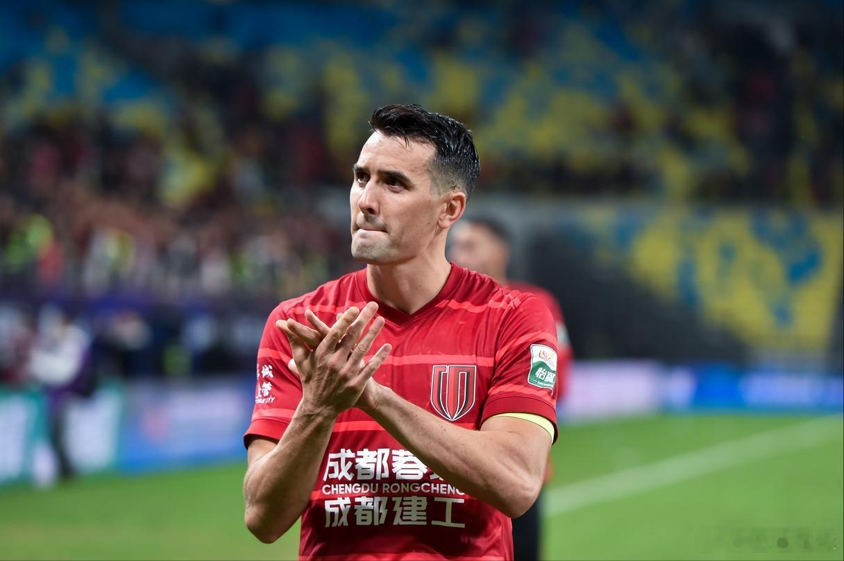 网传周定洋会去深圳，说是给出的待遇很不错，目前真假难辨。按常理说，成都蓉城能给出