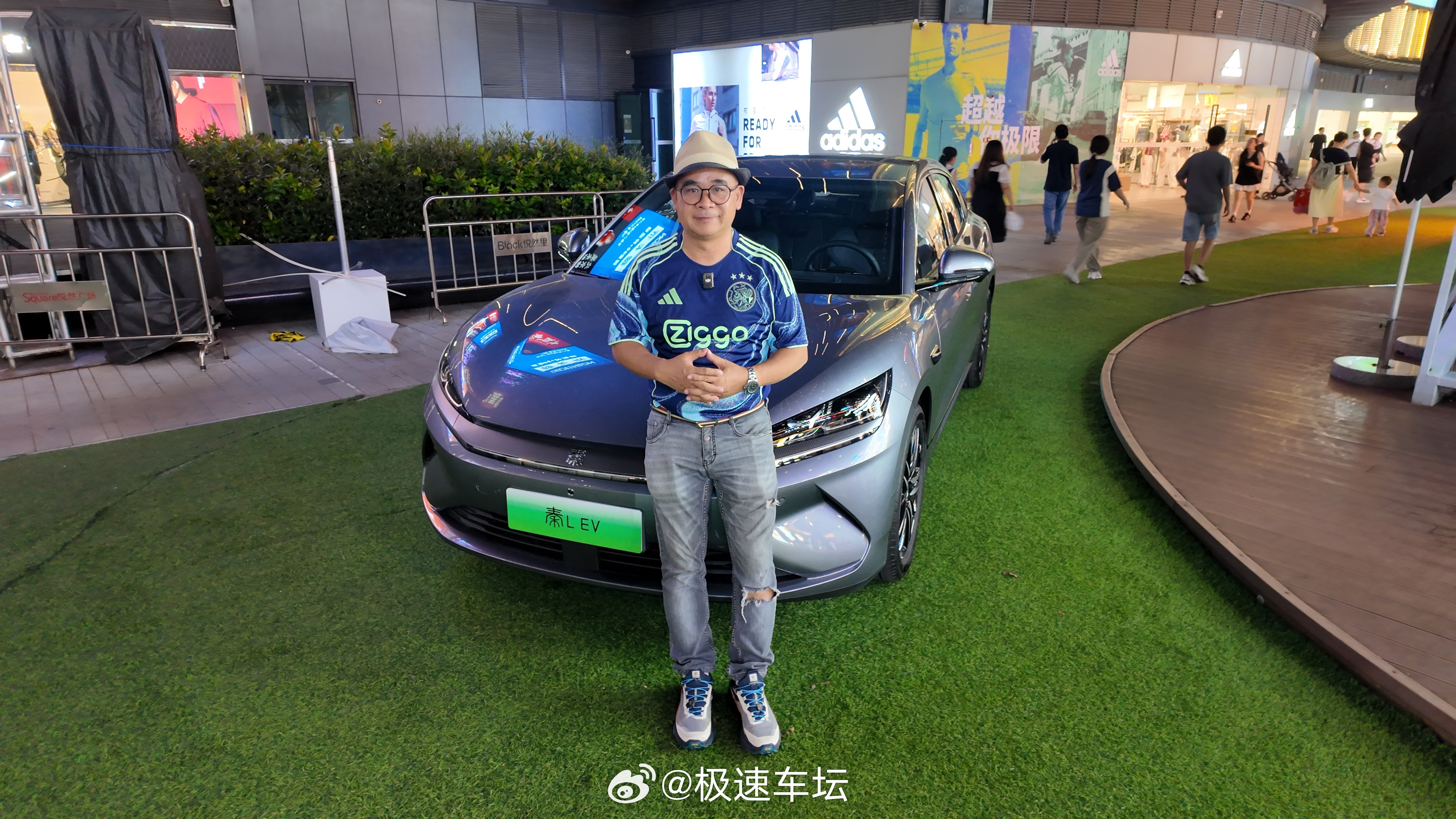 秦LEV545km云辇型在原顶配基础上新增云辇-C智能阻尼车身控制系统，及高