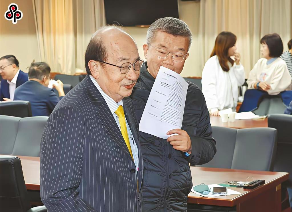 蔡其昌胜出几率大增，“万年总召”柯建铭即将下课。今日民进党立法机构党团总召