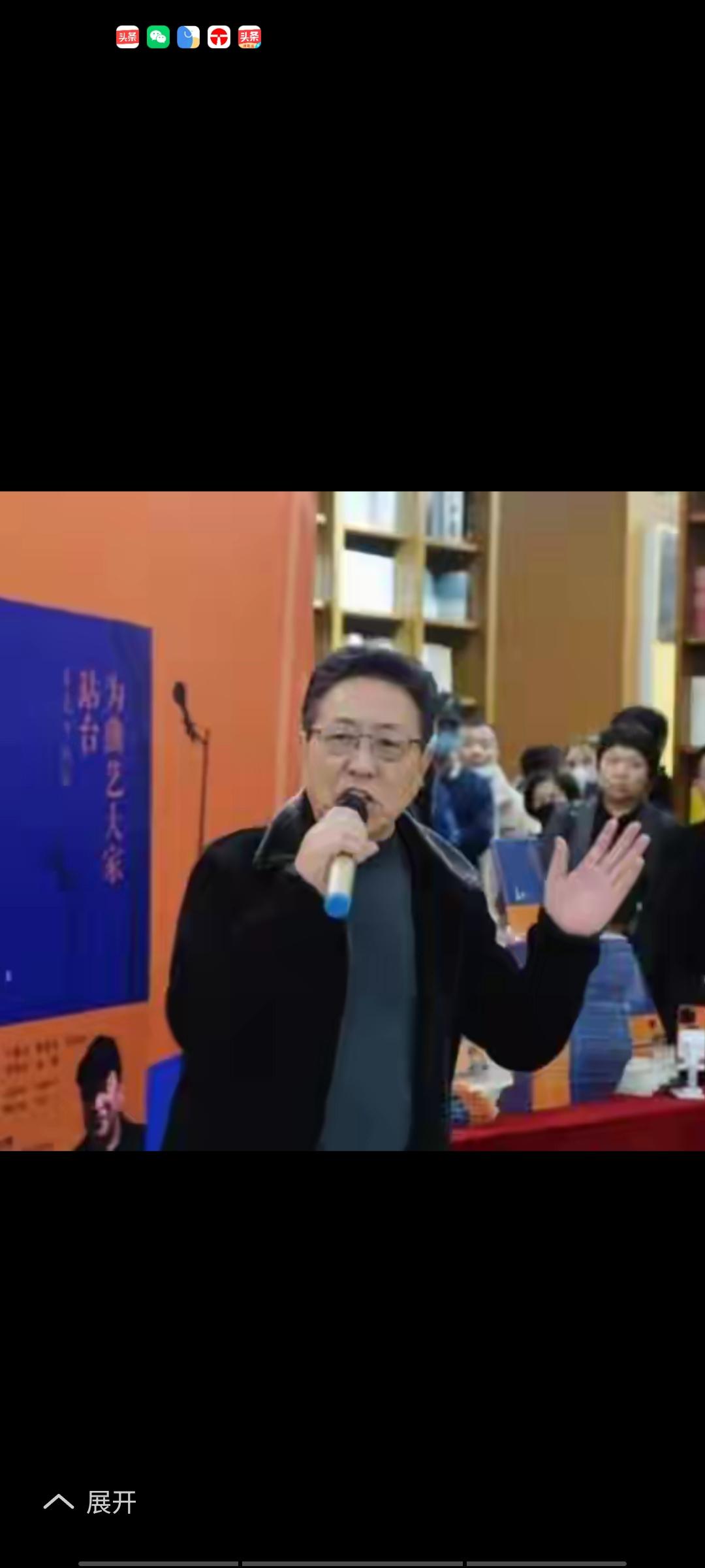 常宝丰是常连安之子，人称常九爷。他的哥哥常宝堃、常宝霆、常宝华皆是相声名家。常宝