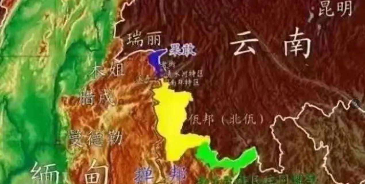 1662年，明朝灭亡后，名将李定国的数千残部进入缅北，聚居于阿瓦河东百里，被称之