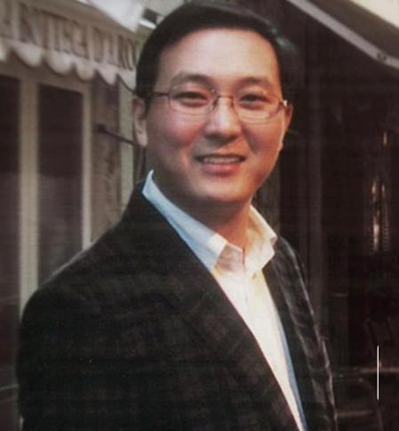 ☆2009年，密春雷对妻子金晶说：“我今天必须和你离婚，给董卿一个名分，我不能让