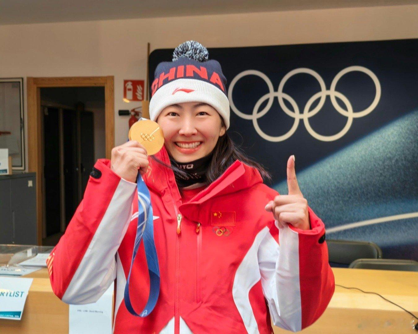 自由式滑雪空中技巧是个什么神仙项目简直就是中国冬季跳水运动……女子自由式滑雪空中