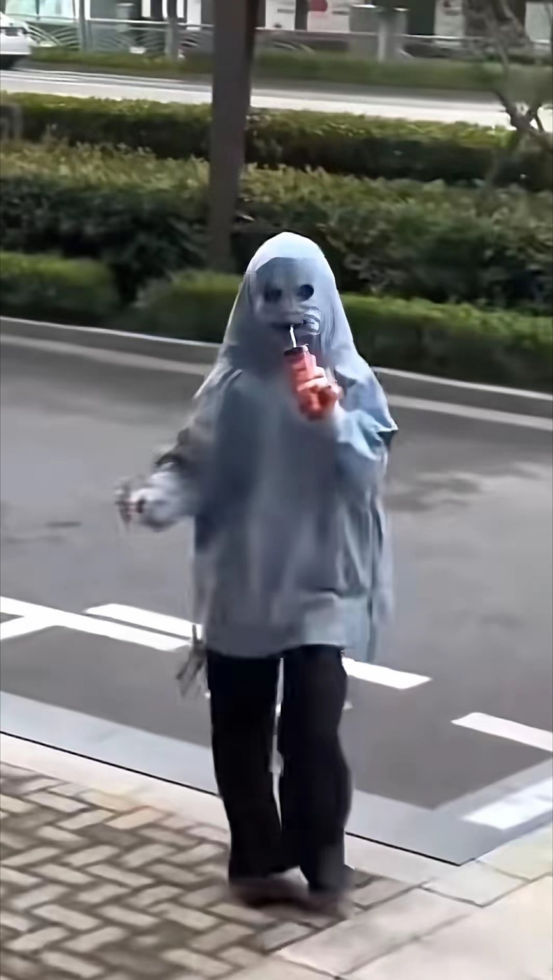 大白天的看着都有点瘆得慌