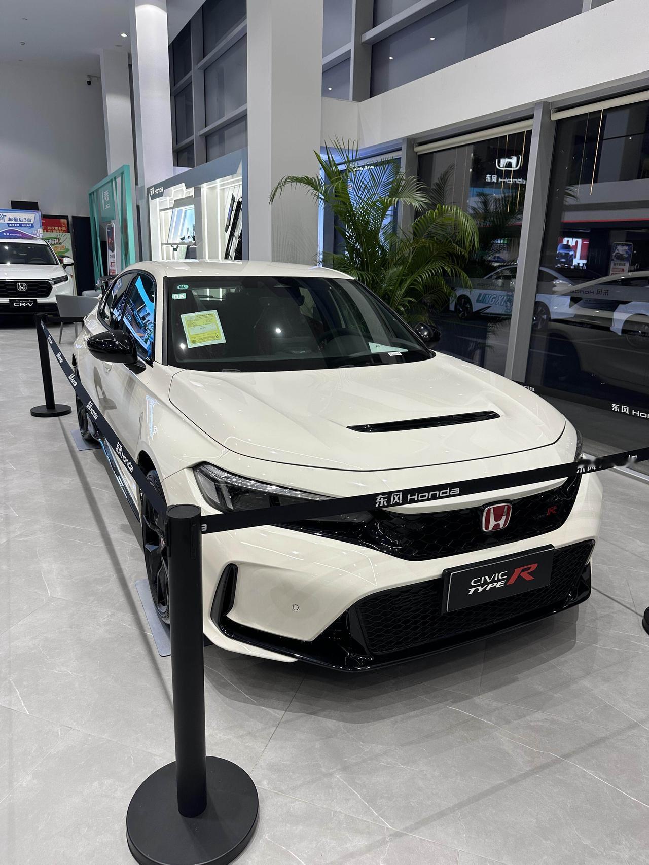 看来东本有决心要清TypeR库存了今天4S店看到TypeR又重新上架了，就这