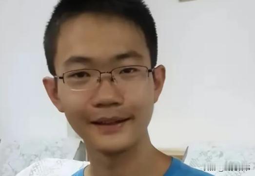 2016年，甘肃一男孩上课从来不听讲，天天熬夜打游戏，然而高考却考出了690的高