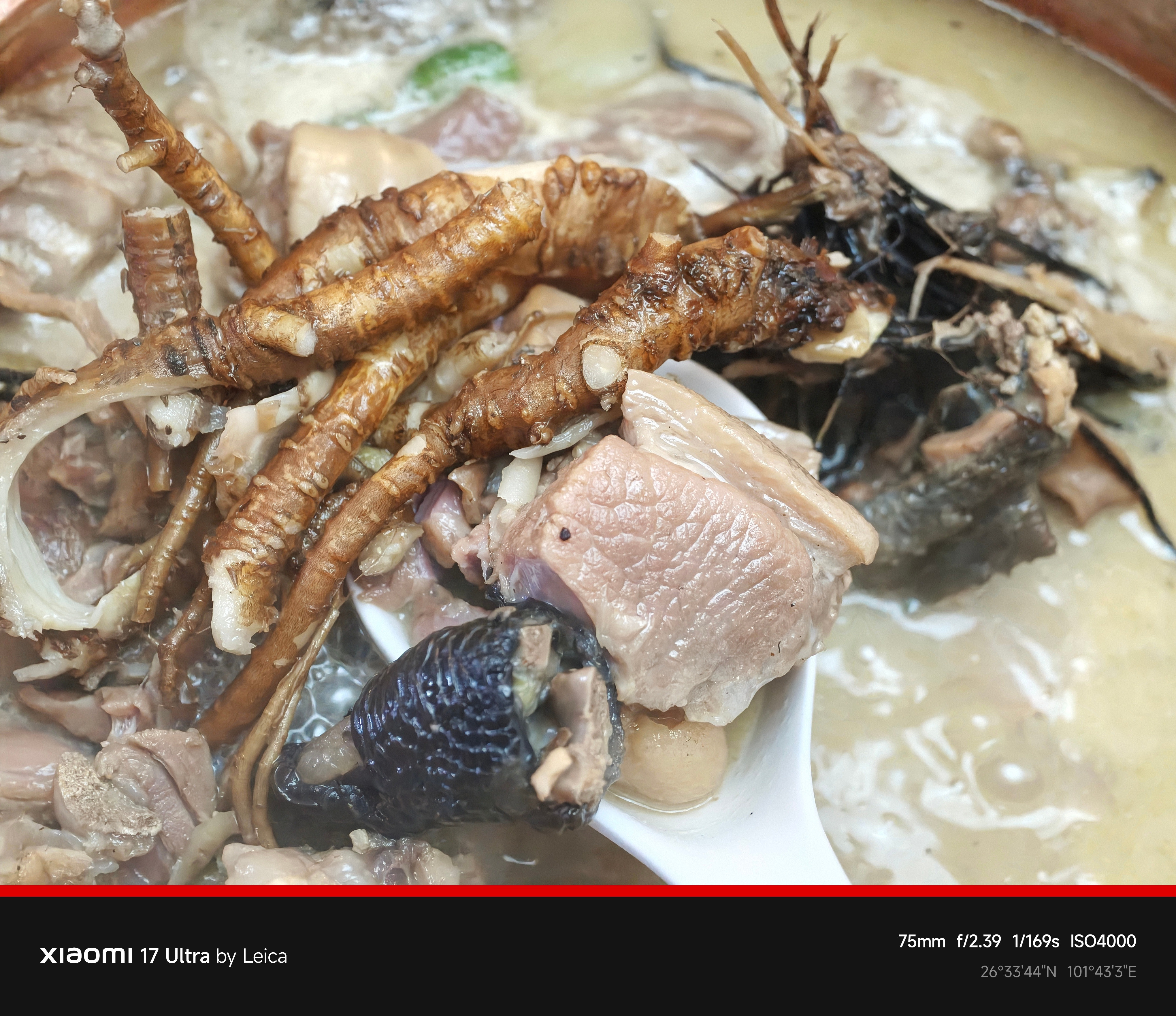 这鸡能打满分吧？黑皮红肉，口感细嫩