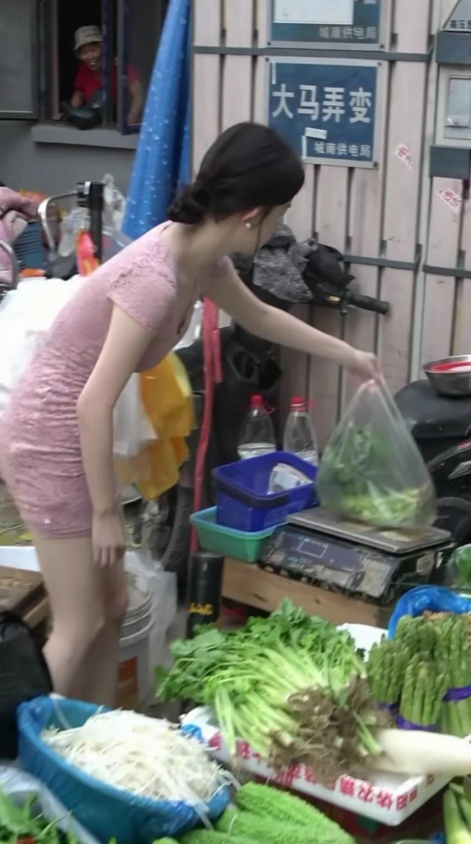 我最喜欢买菜，而且买菜哪里都不去，只到这家买！我老婆说我有问题！