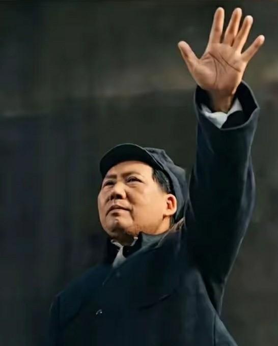 1967年，毛主席在看完样板戏《智取威虎山》时，将一句唱词改了一个字，立马立意不
