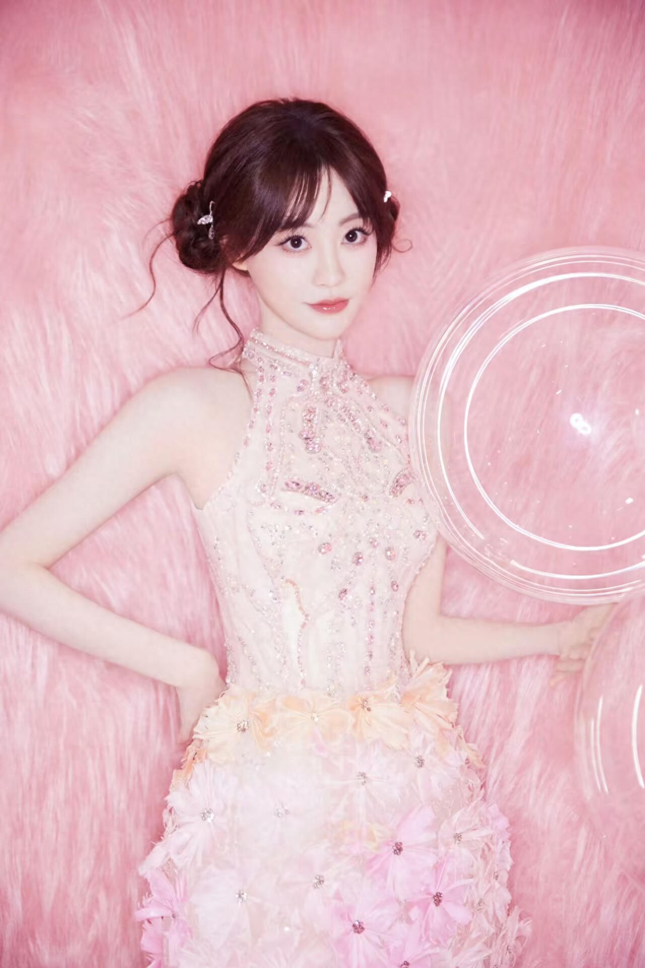 女星祝绪丹甜美公主造型：笑起来甜甜，好漂亮的姑娘！
