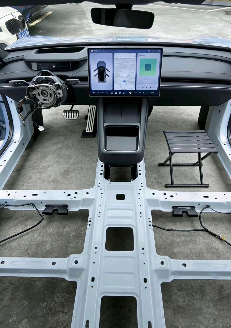 网传这是什么都不送的小米su7