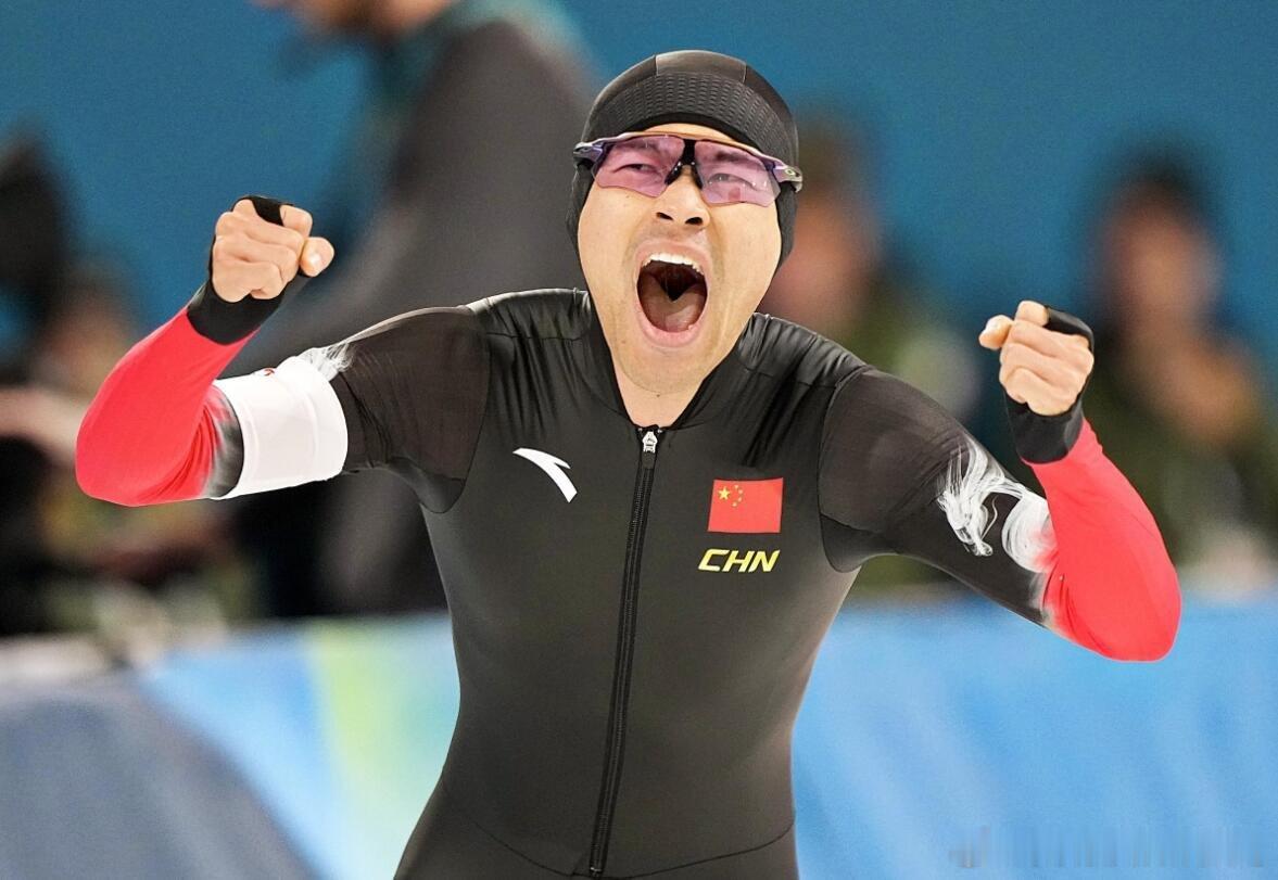 国际滑联盛赞宁忠岩在这里提醒一下大家，宁忠岩是99年的，因为已经看到网友说了他