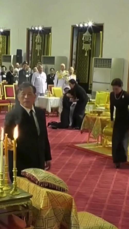 帕公主葬礼第四天，三姑朱拉蓬为侄女守灵，提帮功王子缺席！6月16日，泰王为嫡