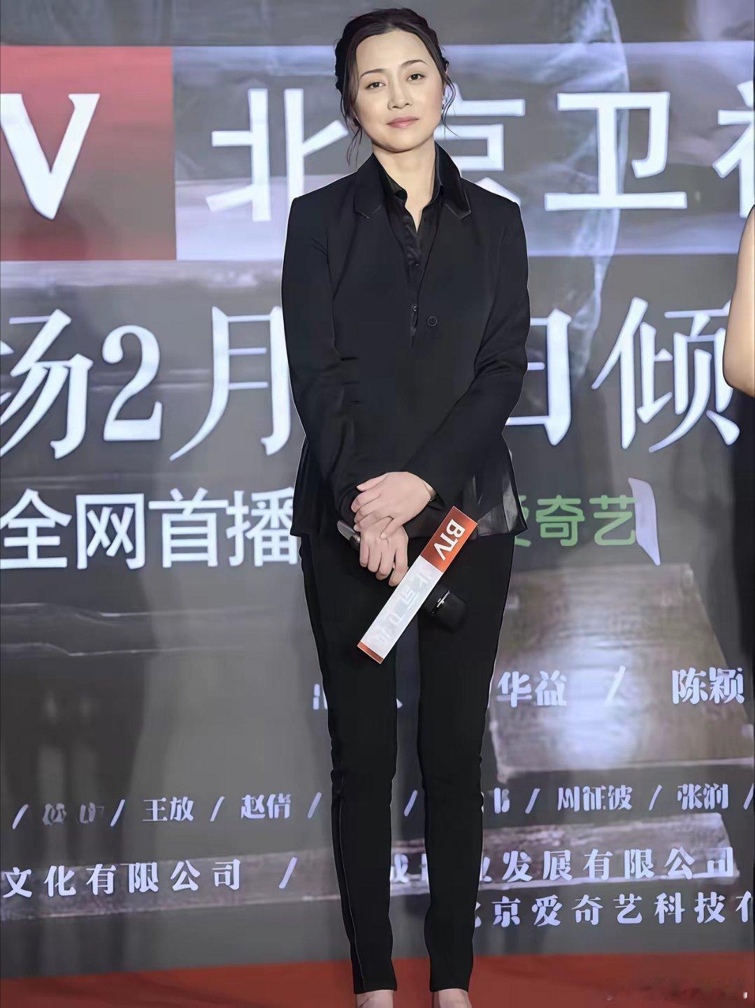 当年她可是红透半边天的存在！只要往那一站，连许晴、俞飞鸿都得稍逊一筹。这位曾经的