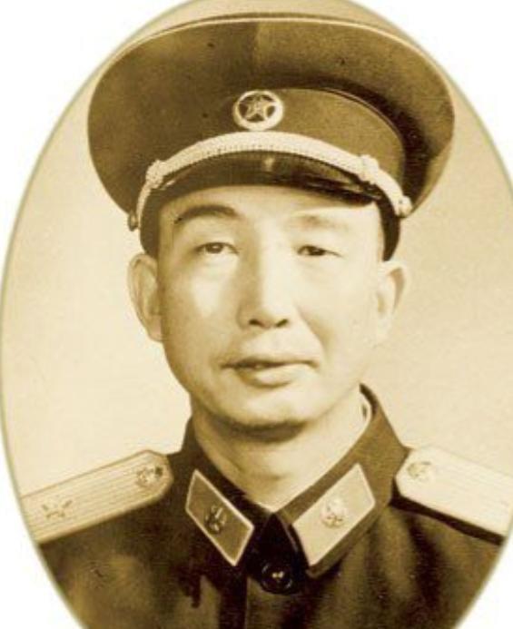“马上晋升他为上校，如果还嫌低的话，就晋升为少将。”这是毛主席的批示。究竟是什么