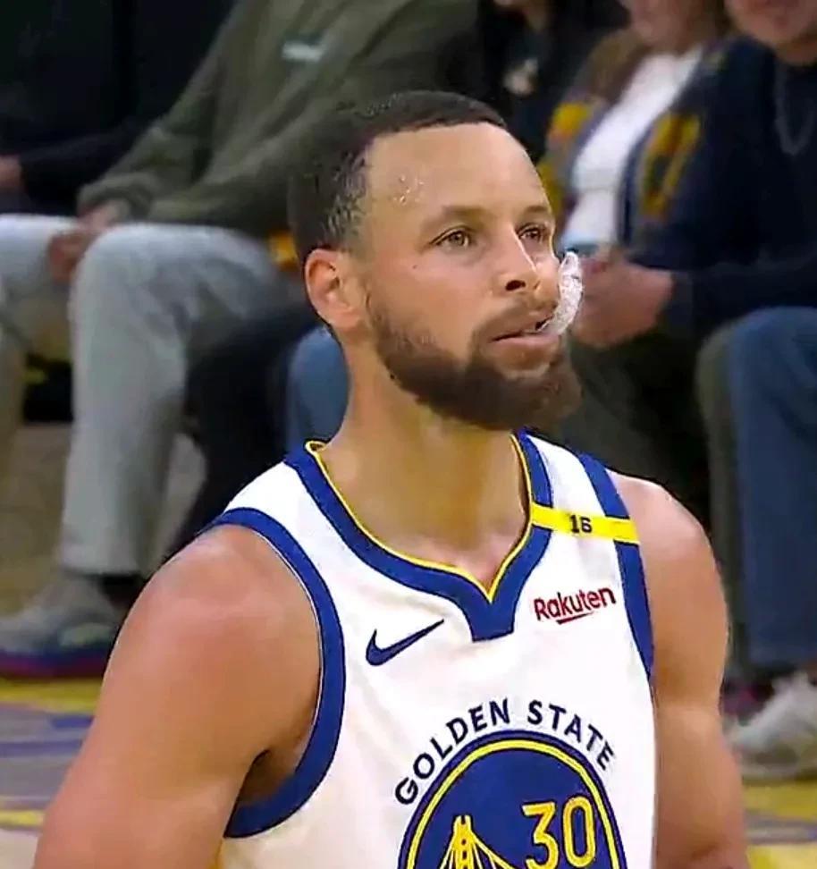 库里新赛季已经打完的3场比赛表现!!!客场打湖人:上场32分钟,14中6,三分