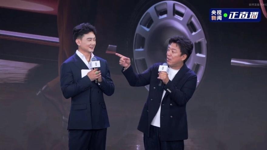 全新一代问界M9首批交付开启，凭什么持续引领旗舰标准？一款车能连续多月稳居50