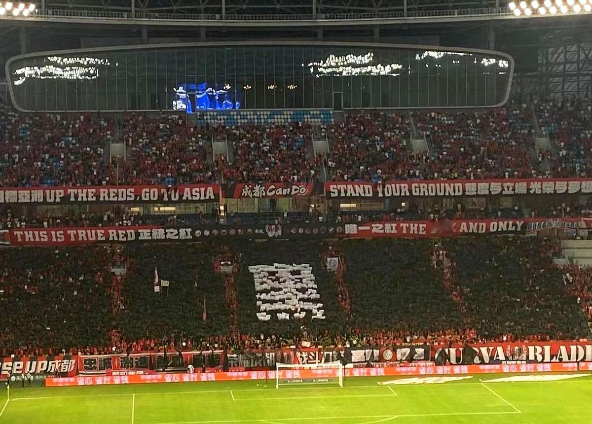 艾堃漏判点球，三分变一分，蓉城争冠直接崩了。足协认了，但没赔钱，也没立马停哨。