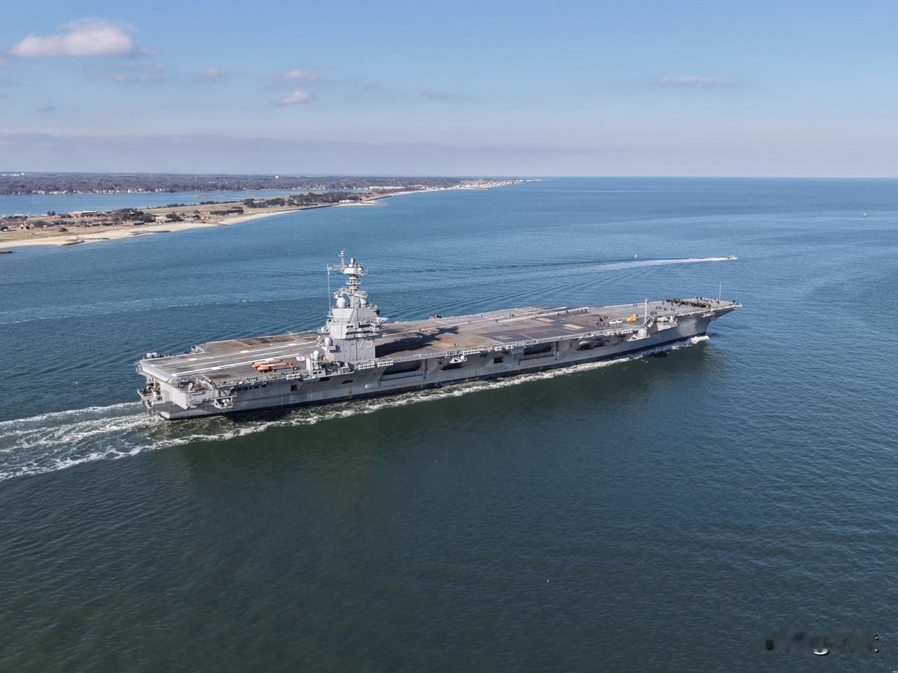 【美国福特级航母二号舰约翰•肯尼迪号开始海试】据媒体报道，美国最新型核动力航母“