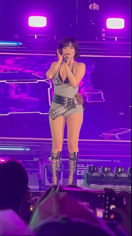 有网友说泫雅婚后胖成了“河豚”