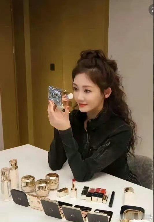 郑凯的妻子苗苗，结婚生子后依然美丽动人。​​​​