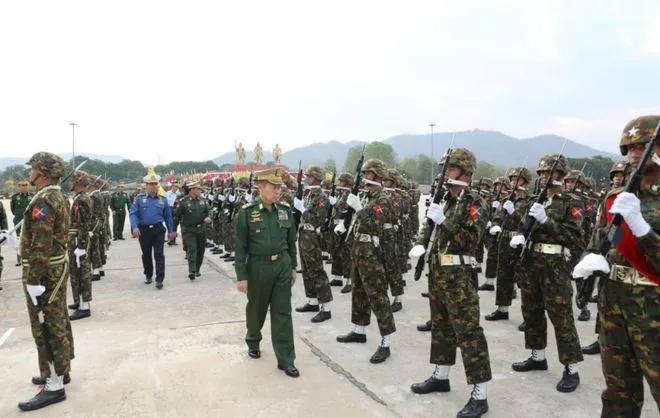 缅甸军与克钦独立军到底谁更强？首先缅甸军总兵力约35万，是东南亚规模最大的正规
