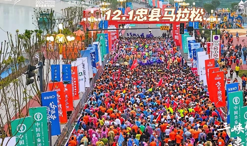 特支持马拉松“新政”！之前热得发烫的马拉松，总算能凉快点了。11月1日起，县区级