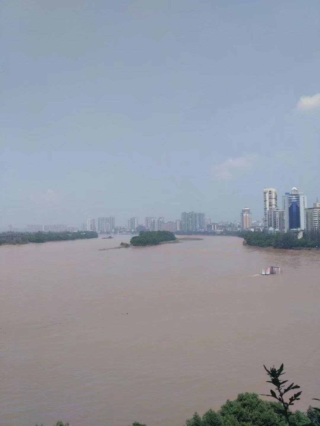 老头儿想找个伴儿，老太太想抢劫邻居张姨工人身份，已经退休六年了，老伴儿不