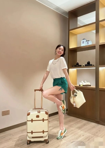 管乐估计现在肠子都悔青了，本以为晒出自己家里乱糟糟的照片，会让大家觉得自己比