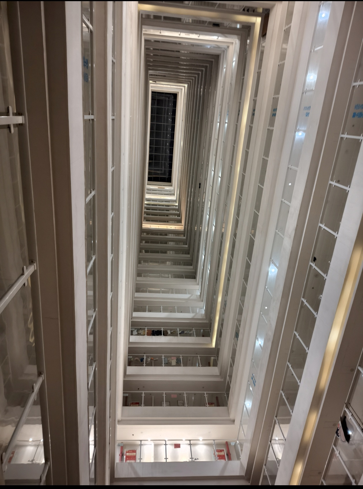 住建部新规：新建住宅层高提升至3米，四层以上强制电梯导语：购买房屋的人请注意！住房和城乡建设部出台了