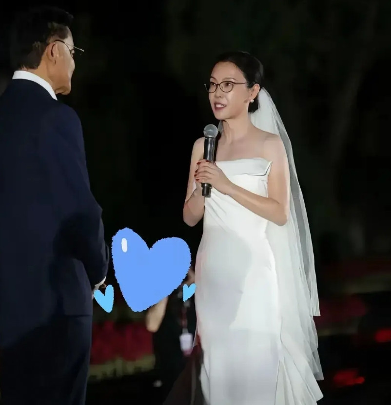 李国庆和张丹红二婚，李国庆办了一个正经人该办的事，按理来说李国庆找个二三十岁的女