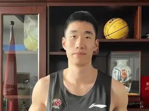 首轮七号秀留队，杨腾飞为广东注入内线新力量杨腾飞是去年CBA选秀大会首轮第