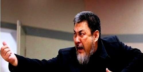 那场雨，救了关羽，也困了陆树铭。他贴了三年眼皮，摔了无数回马，没要特效，没用替