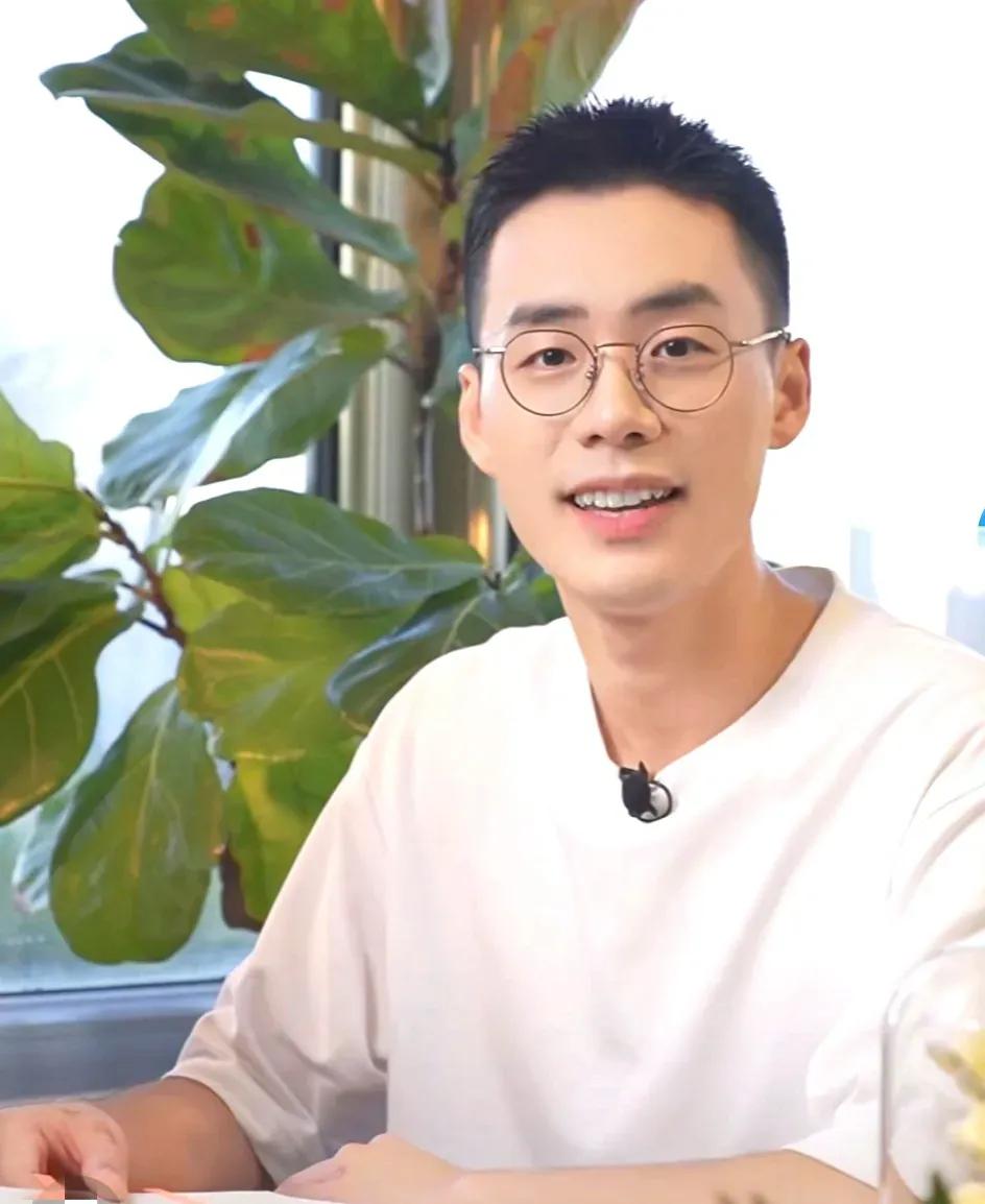 顿顿的起步不比董宇辉差！顿顿从东方甄选出来后，新工作基本上已经落实，新团队有