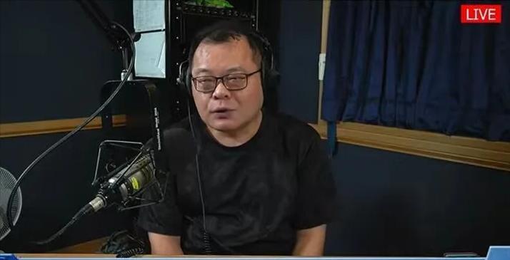 台湾名嘴陈挥文告别《飞碟晚餐》，网红“历史哥”的节目也在中广停播，蓝营两大“声量