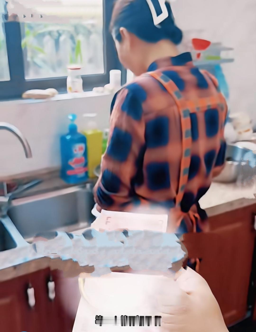 第一次感受到了长嫂为母婆婆去年去世后快一年没见小姑子了小姑子其实年龄也不小了